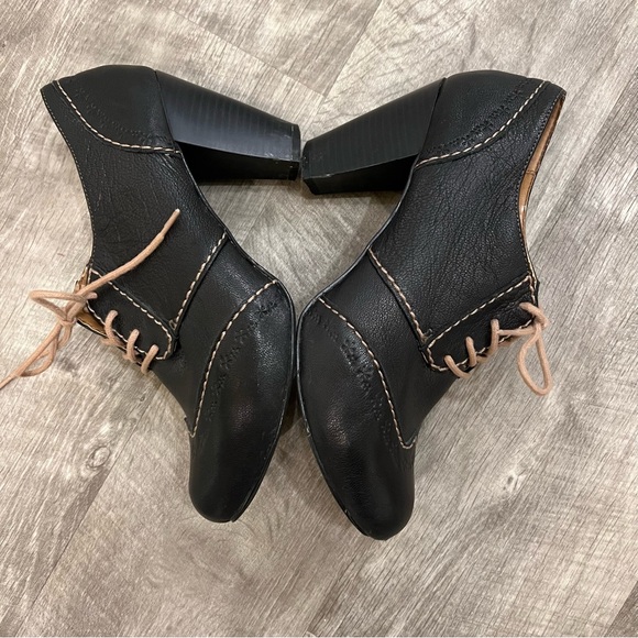 Vintage Fossil black leather laced heels - Picture 3 of 6